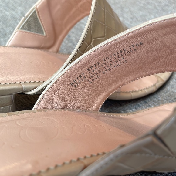 J.Crew Beige Croc Embossed T-Strap Leather Sandals Sz 7 - Picture 7 of 7